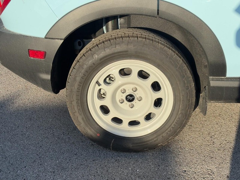 Ford Bronco Sport Vehicle Full-screen Gallery Image 4