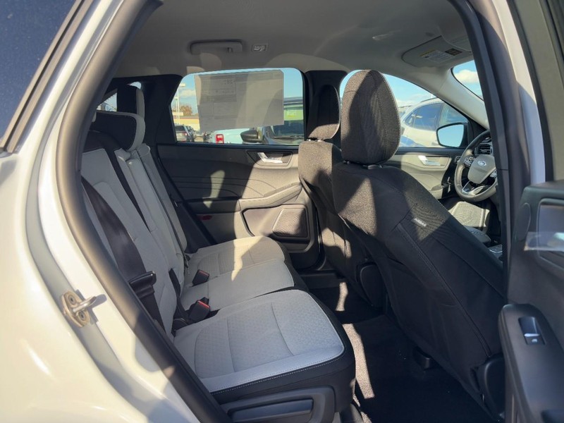 Ford Escape Vehicle Full-screen Gallery Image 5