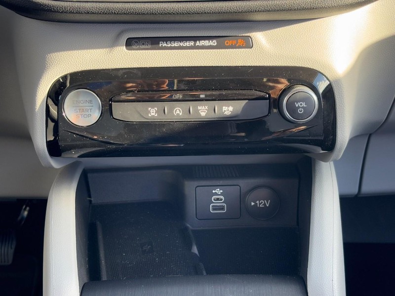 Ford Escape Vehicle Full-screen Gallery Image 9