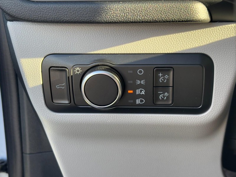 Ford Escape Vehicle Full-screen Gallery Image 11