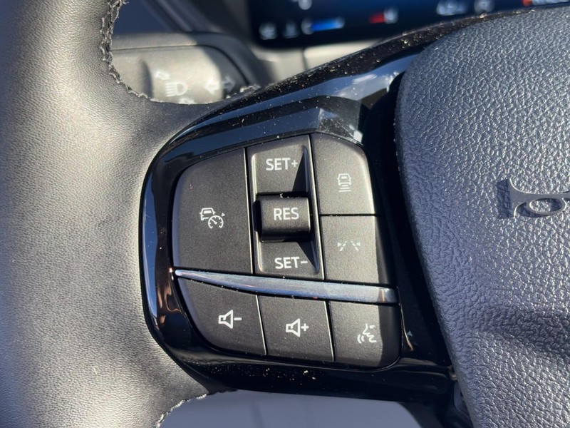 Ford Escape Vehicle Full-screen Gallery Image 12