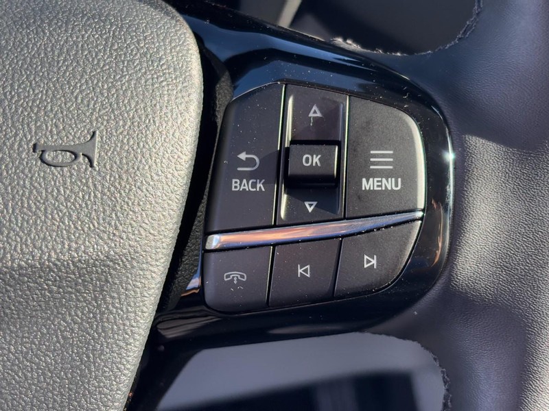 Ford Escape Vehicle Full-screen Gallery Image 13