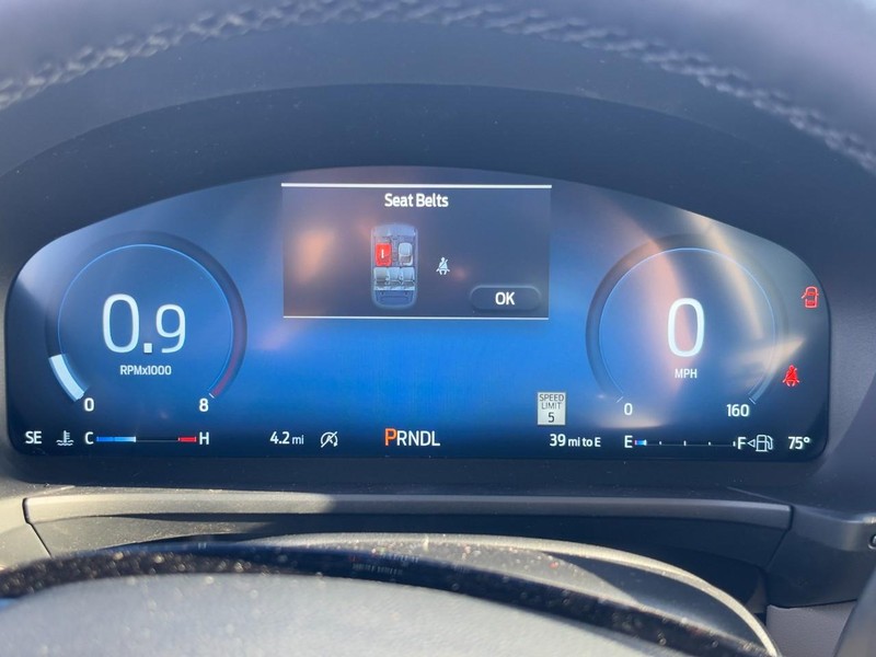 Ford Escape Vehicle Full-screen Gallery Image 14