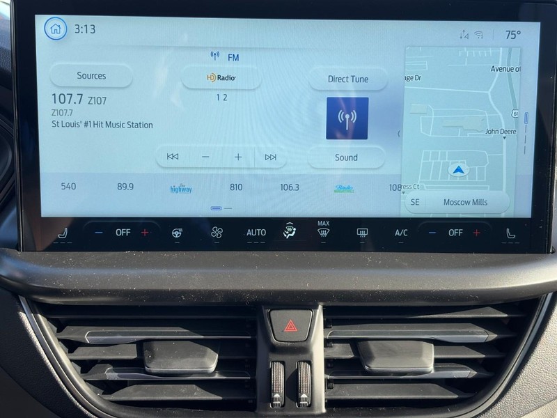 Ford Escape Vehicle Full-screen Gallery Image 15