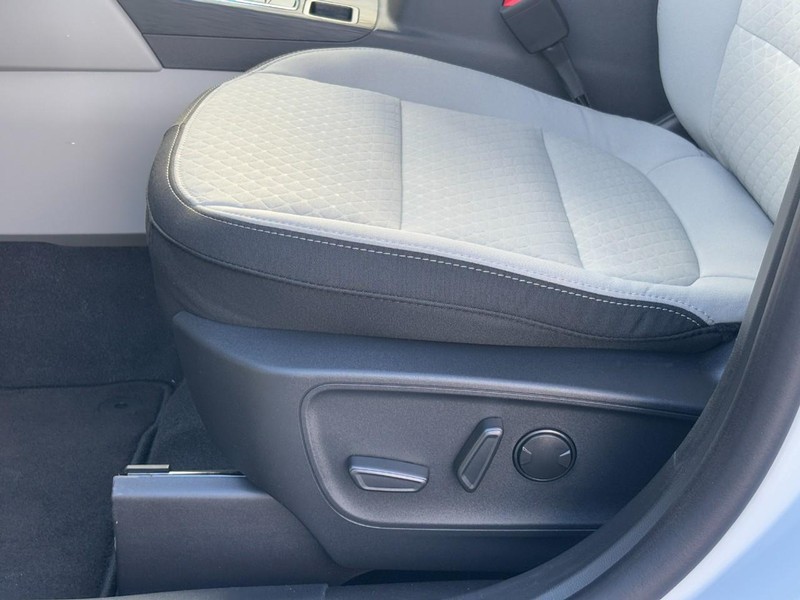 Ford Escape Vehicle Full-screen Gallery Image 21