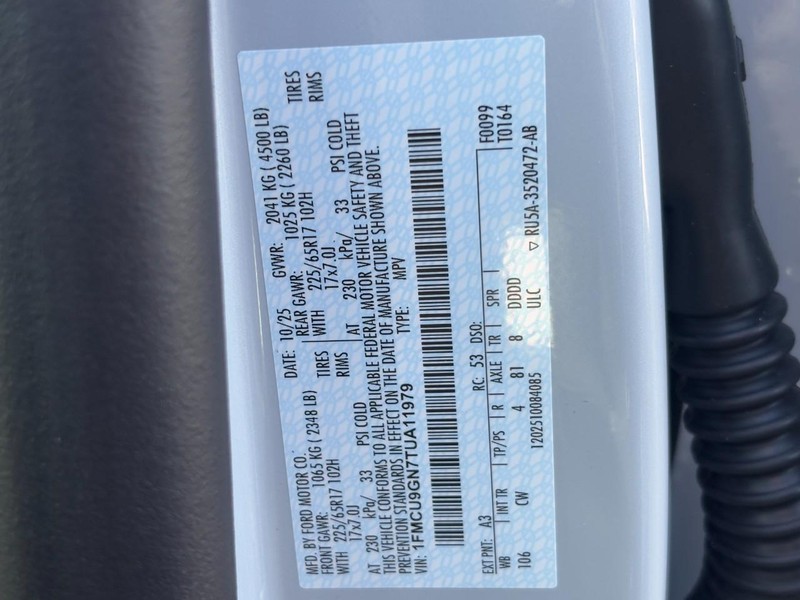 Ford Escape Vehicle Full-screen Gallery Image 22