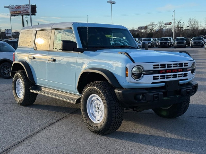 Ford Bronco Vehicle Image 02