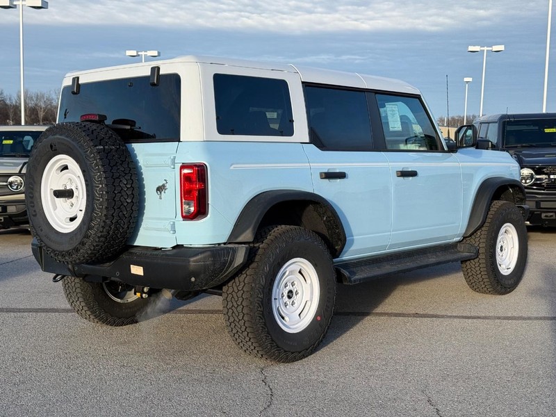 Ford Bronco Vehicle Image 03