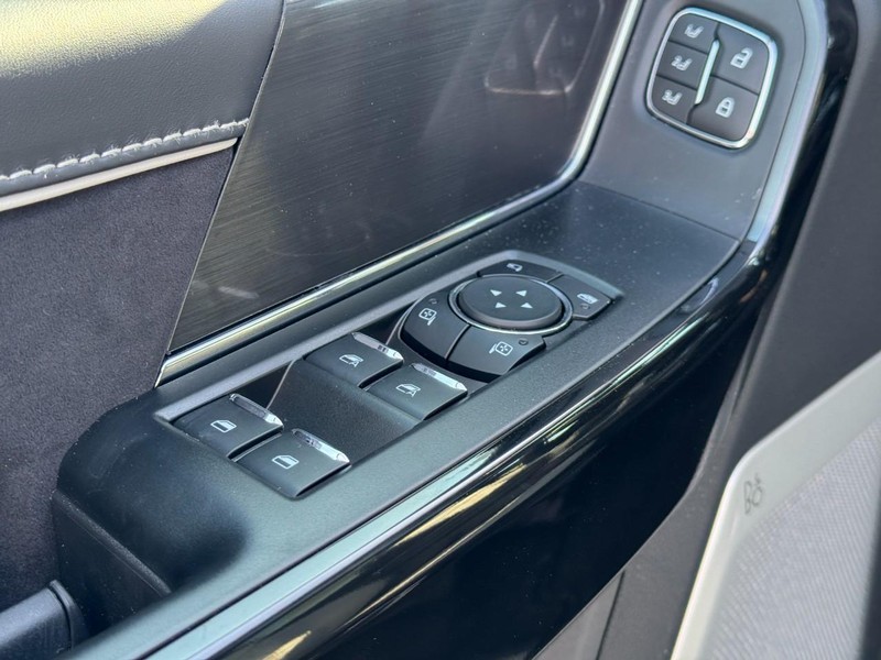 Ford F-150 Lightning Vehicle Image 13