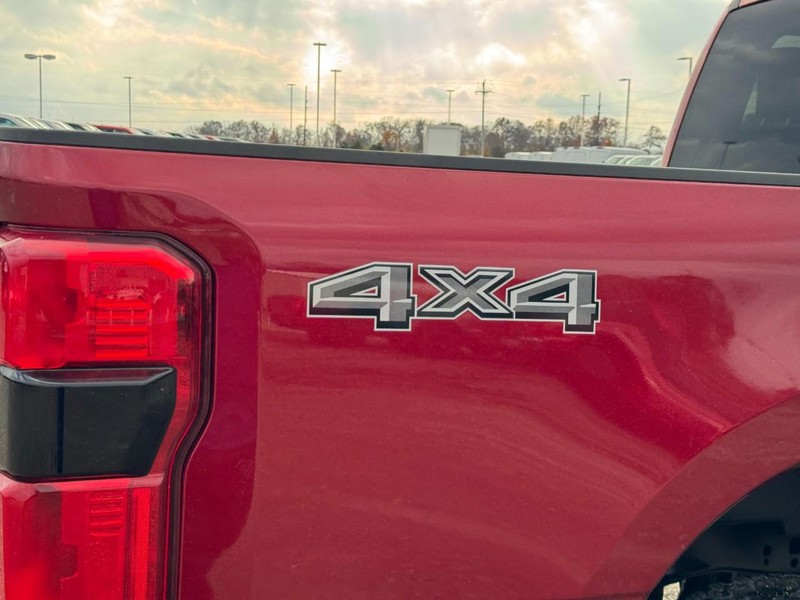 Ford Super Duty F-350 SRW Vehicle Image 04