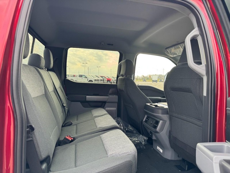 Ford Super Duty F-350 SRW Vehicle Image 06