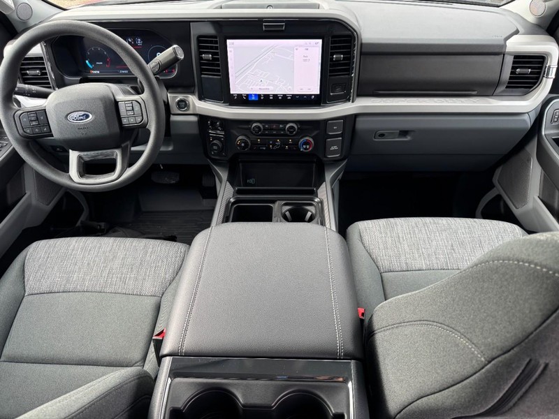 Ford Super Duty F-350 SRW Vehicle Image 07