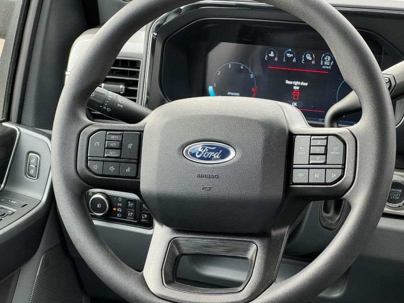 Ford Super Duty F-350 SRW Vehicle Image 08