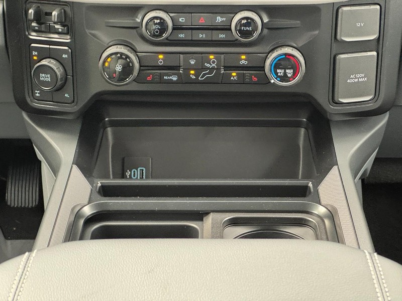 Ford Super Duty F-350 SRW Vehicle Image 10