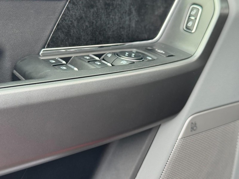 Ford Super Duty F-350 SRW Vehicle Image 13