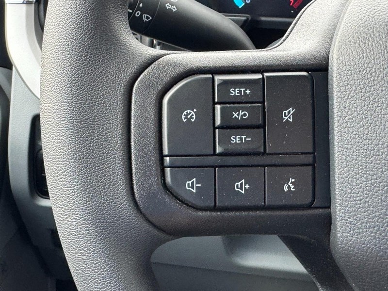 Ford Super Duty F-350 SRW Vehicle Image 15