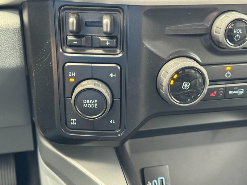 Ford Super Duty F-350 SRW Vehicle Image 17