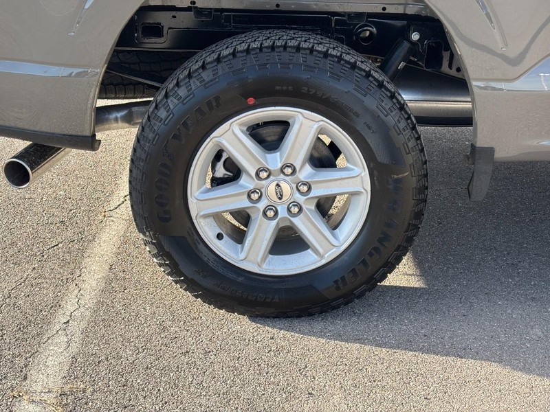 Ford F-150 Vehicle Full-screen Gallery Image 4