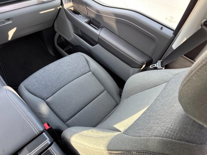 Ford F-150 Vehicle Full-screen Gallery Image 10