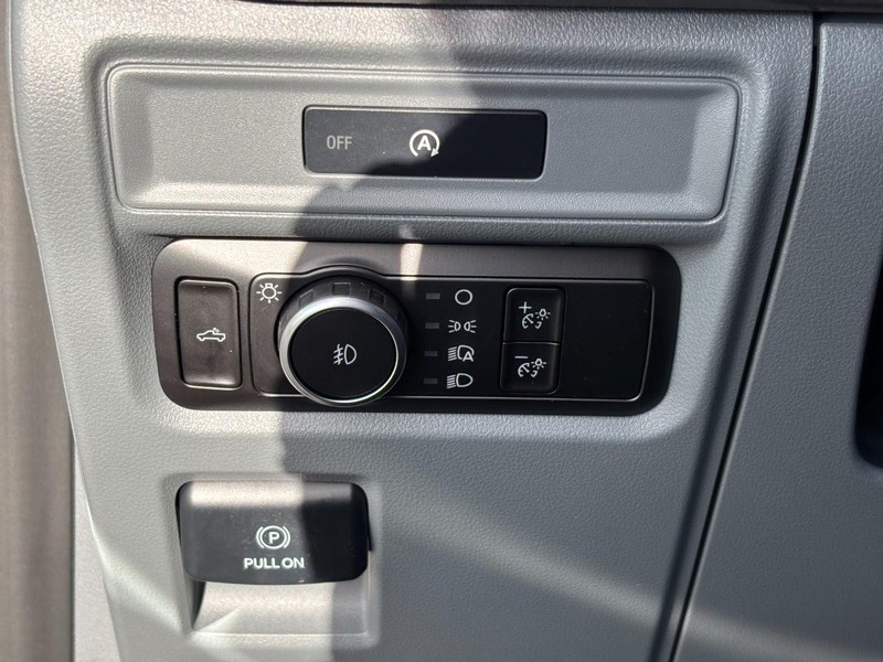 Ford F-150 Vehicle Full-screen Gallery Image 11