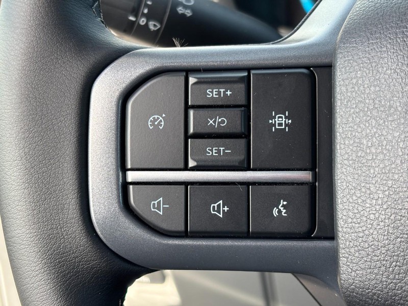 Ford F-150 Vehicle Full-screen Gallery Image 12