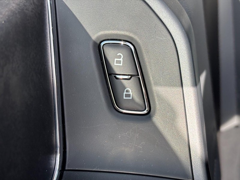 Ford F-150 Vehicle Full-screen Gallery Image 19