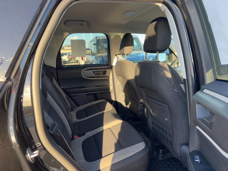 Ford Bronco Sport Vehicle Full-screen Gallery Image 5