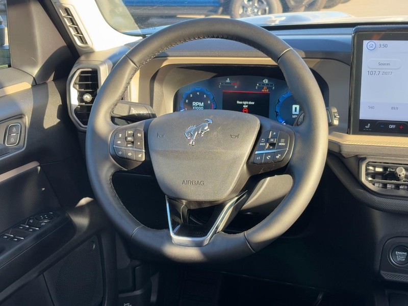 Ford Bronco Sport Vehicle Full-screen Gallery Image 7