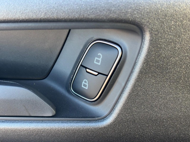 Ford Bronco Sport Vehicle Full-screen Gallery Image 19