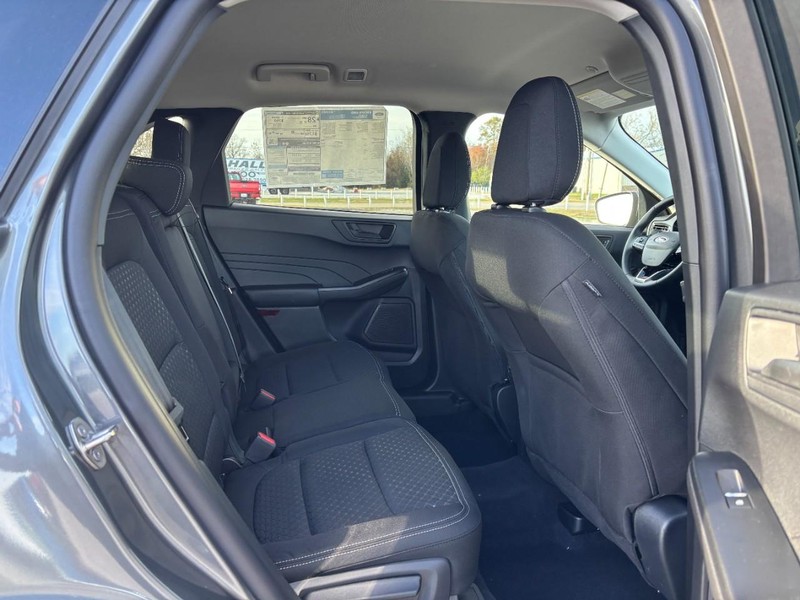 Ford Escape Vehicle Full-screen Gallery Image 5