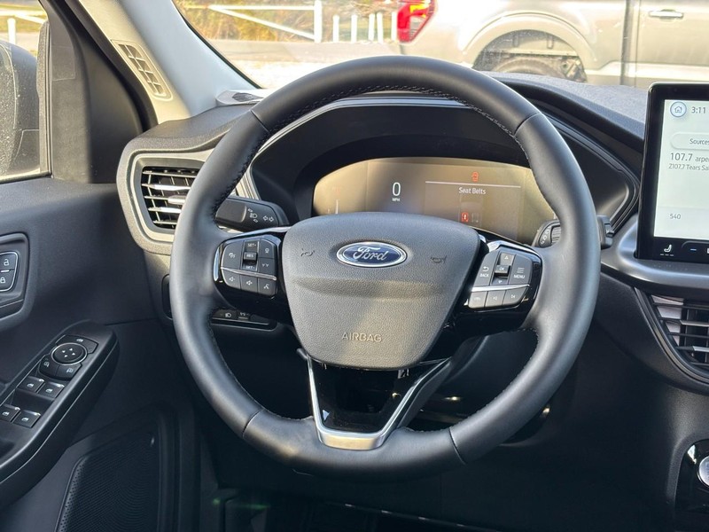 Ford Escape Vehicle Full-screen Gallery Image 7