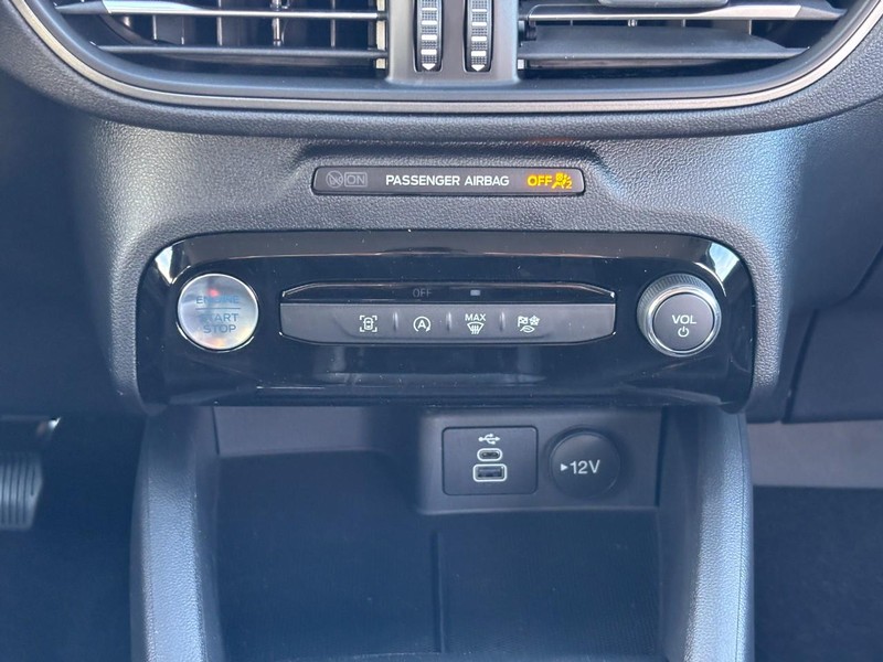 Ford Escape Vehicle Full-screen Gallery Image 9