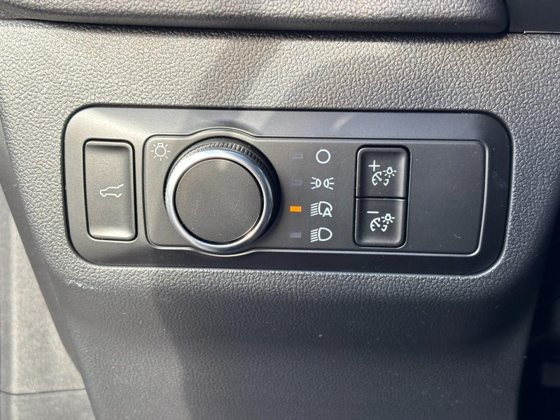 Ford Escape Vehicle Full-screen Gallery Image 11