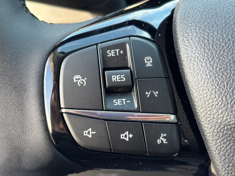 Ford Escape Vehicle Full-screen Gallery Image 12