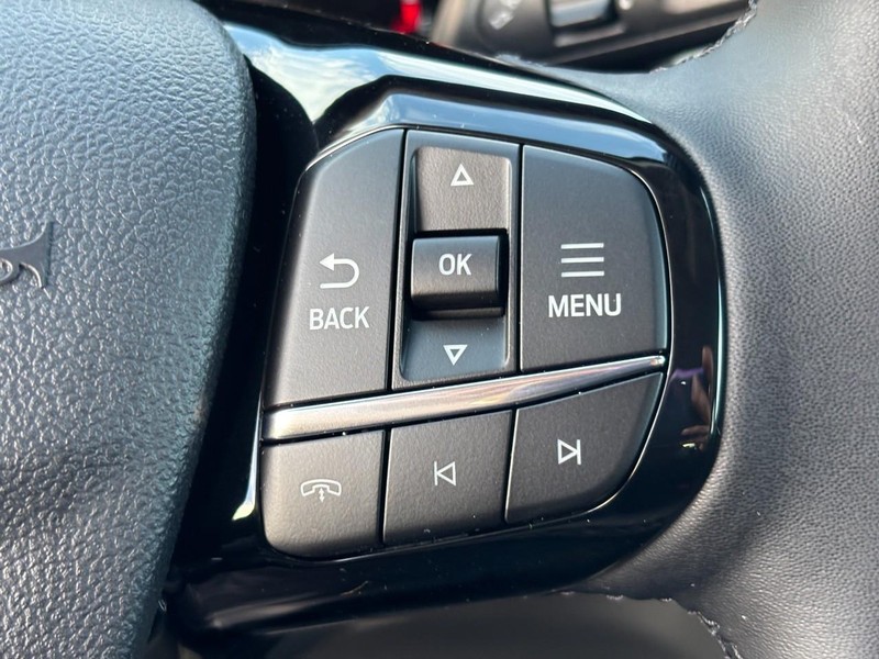 Ford Escape Vehicle Full-screen Gallery Image 13