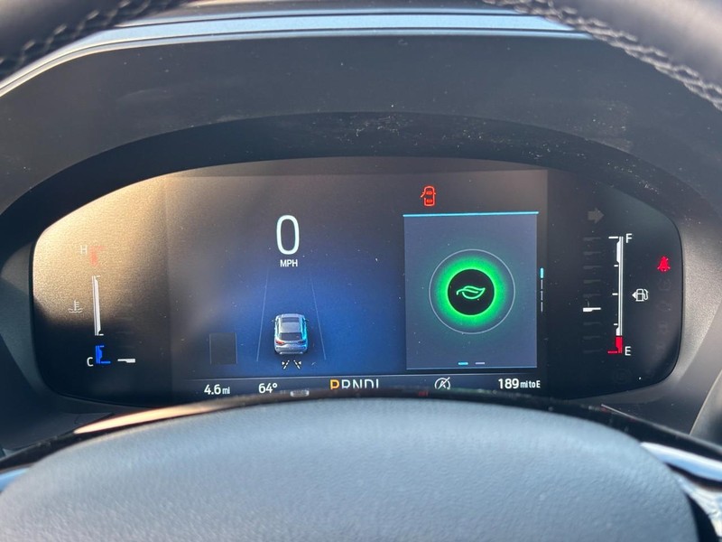 Ford Escape Vehicle Full-screen Gallery Image 14