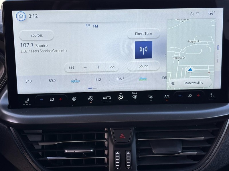 Ford Escape Vehicle Full-screen Gallery Image 15