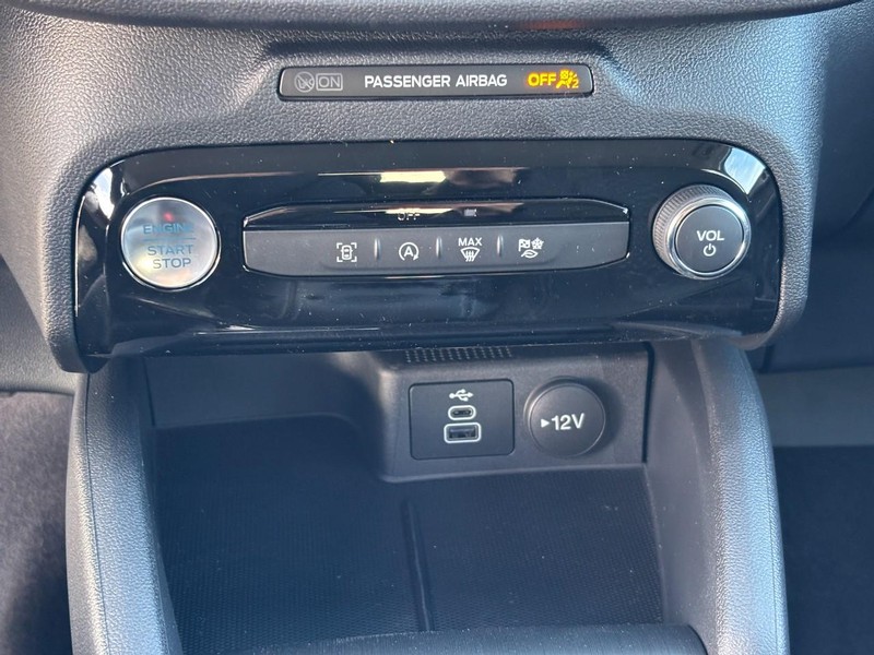 Ford Escape Vehicle Full-screen Gallery Image 18