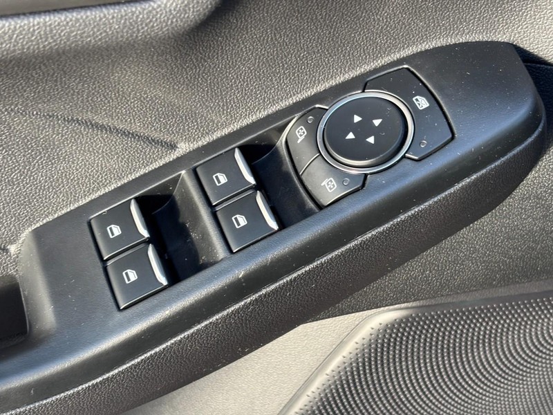 Ford Escape Vehicle Full-screen Gallery Image 19