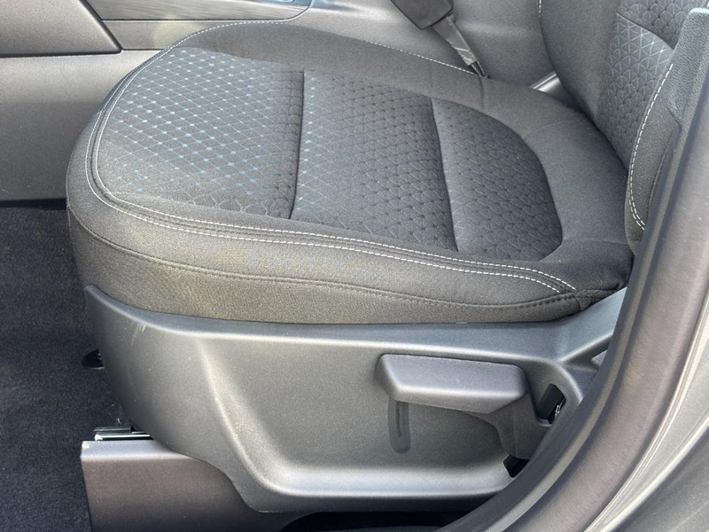 Ford Escape Vehicle Full-screen Gallery Image 21