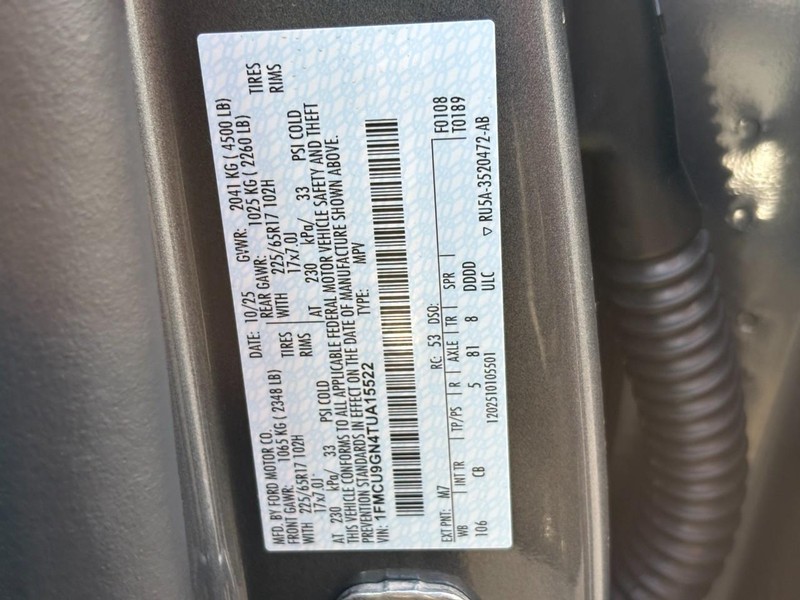 Ford Escape Vehicle Full-screen Gallery Image 22