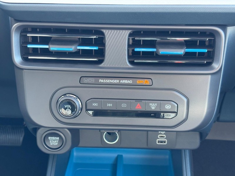 Ford Maverick Vehicle Image 09