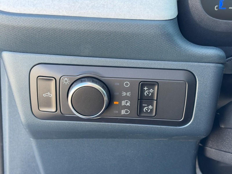 Ford Maverick Vehicle Image 11