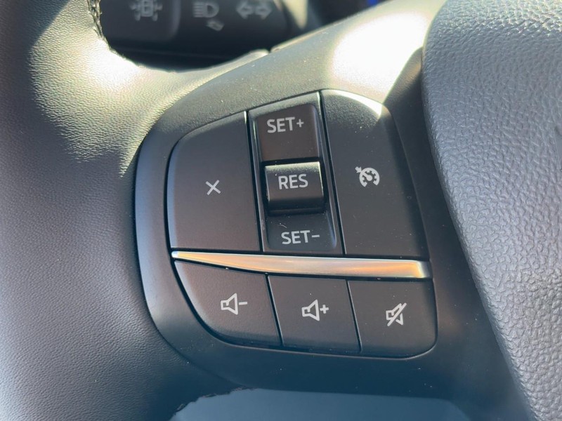 Ford Maverick Vehicle Image 12