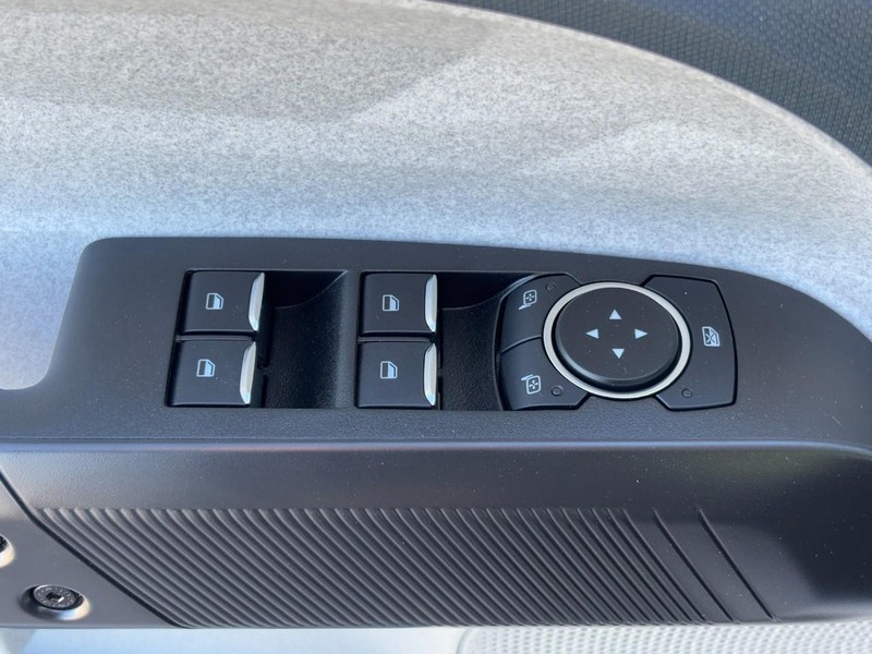 Ford Maverick Vehicle Image 18