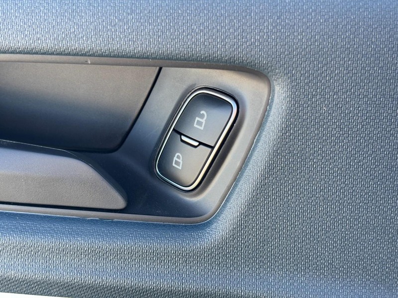 Ford Maverick Vehicle Image 19