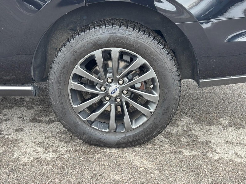 Ford Expedition Vehicle Full-screen Gallery Image 7