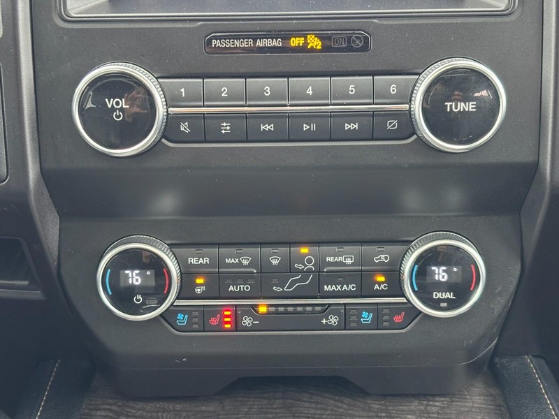 Ford Expedition Vehicle Full-screen Gallery Image 15