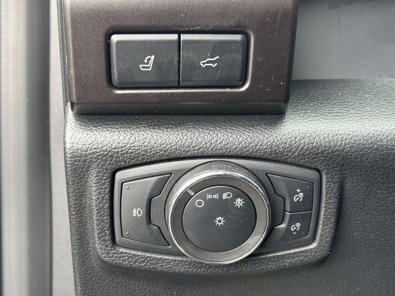 Ford Expedition Vehicle Full-screen Gallery Image 17