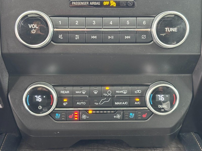 Ford Expedition Vehicle Full-screen Gallery Image 24